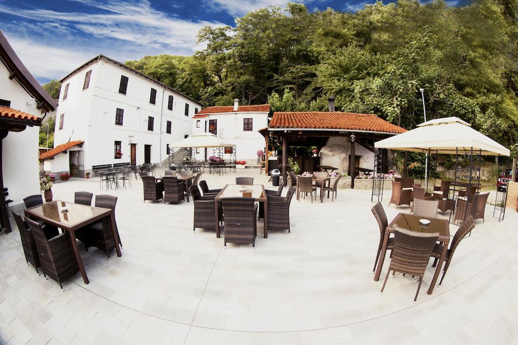 Agriturismo Cascina Del Vai ไคโร มอนเตนอตเต ภายนอก รูปภาพ