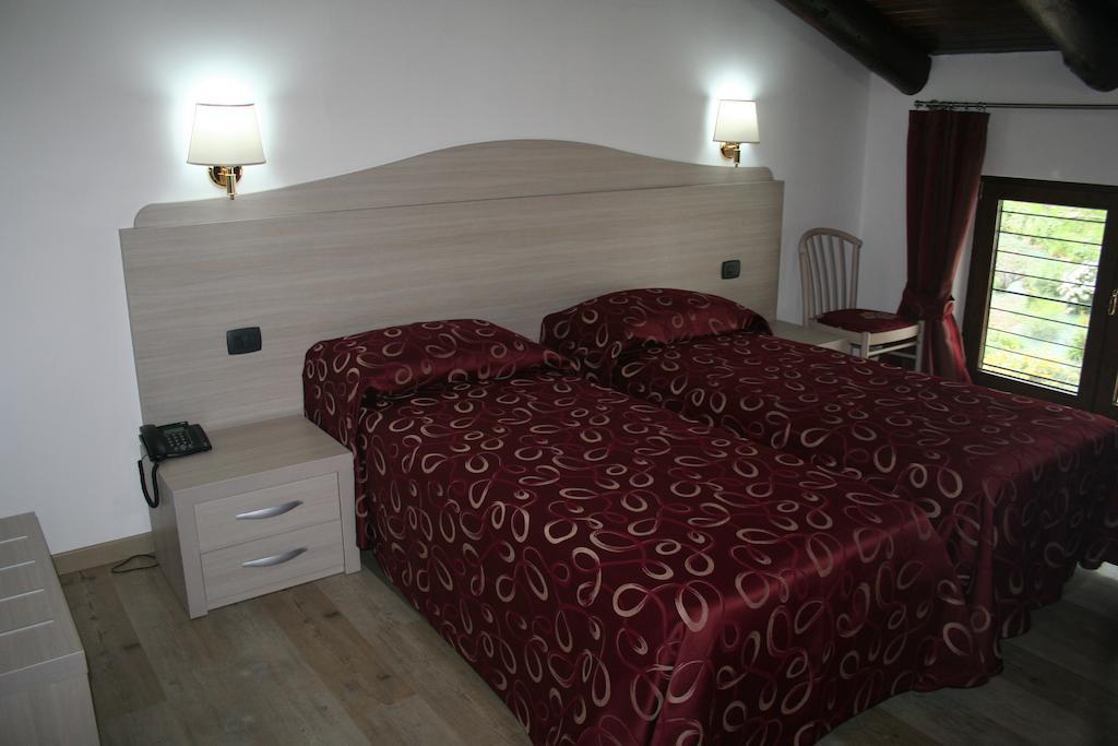 Agriturismo Cascina Del Vai ไคโร มอนเตนอตเต ห้อง รูปภาพ