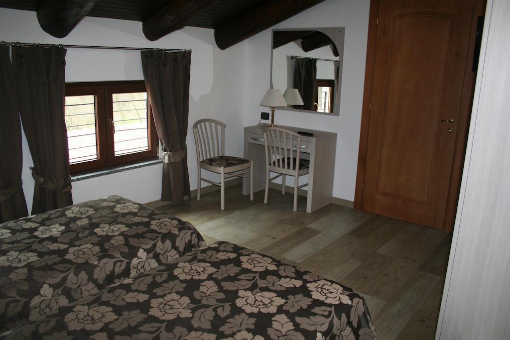 Agriturismo Cascina Del Vai ไคโร มอนเตนอตเต ห้อง รูปภาพ