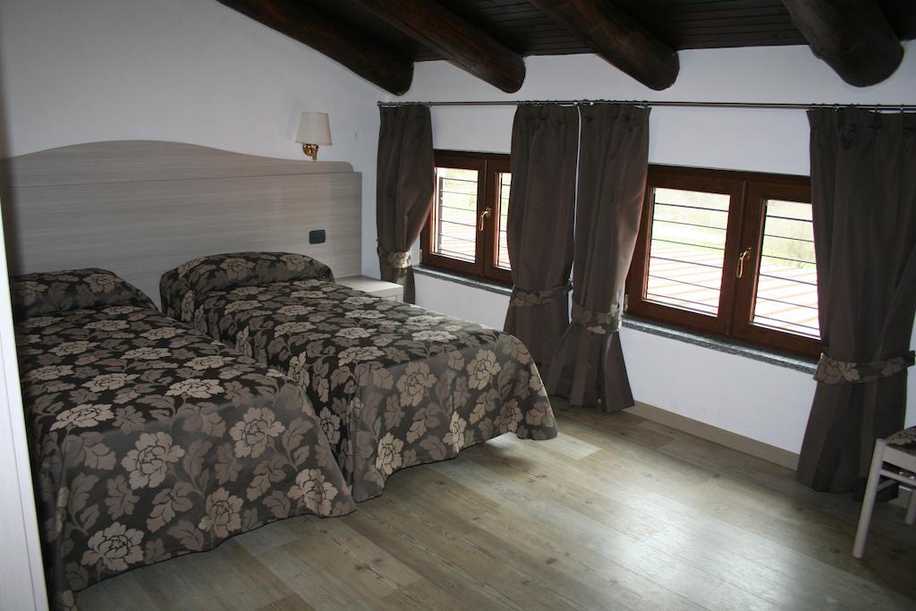 Agriturismo Cascina Del Vai ไคโร มอนเตนอตเต ห้อง รูปภาพ