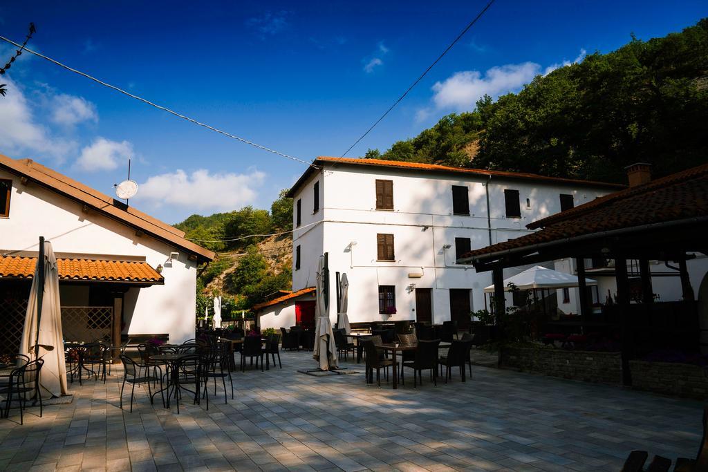Agriturismo Cascina Del Vai ไคโร มอนเตนอตเต ภายนอก รูปภาพ