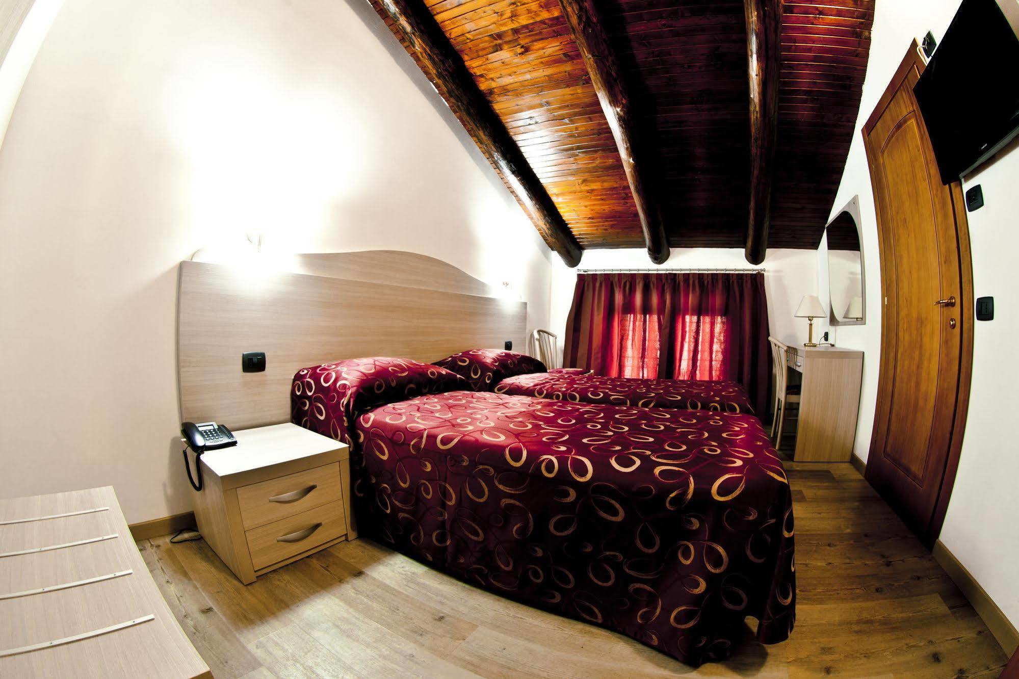 Agriturismo Cascina Del Vai ไคโร มอนเตนอตเต ภายนอก รูปภาพ