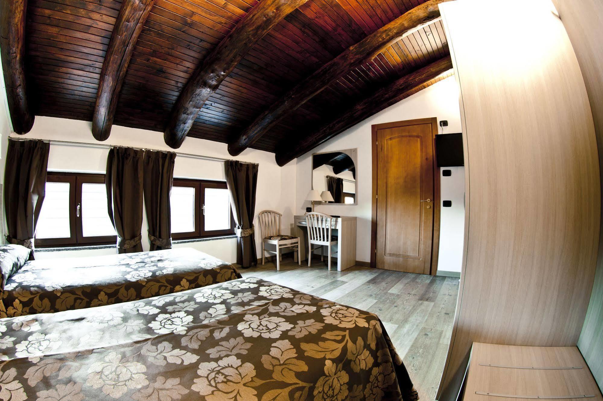 Agriturismo Cascina Del Vai ไคโร มอนเตนอตเต ภายนอก รูปภาพ