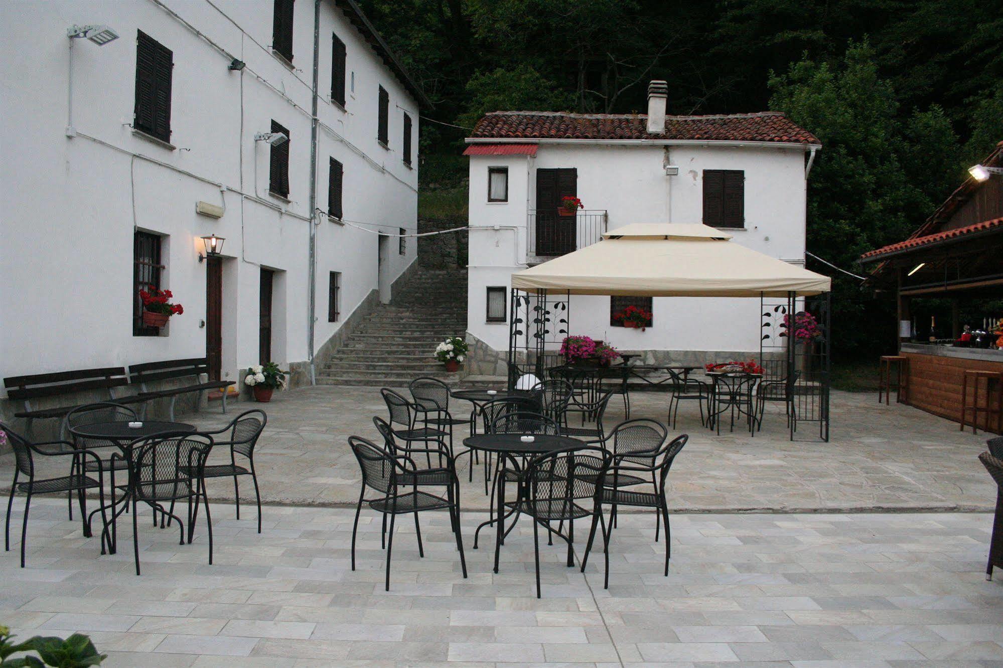 Agriturismo Cascina Del Vai ไคโร มอนเตนอตเต ภายนอก รูปภาพ
