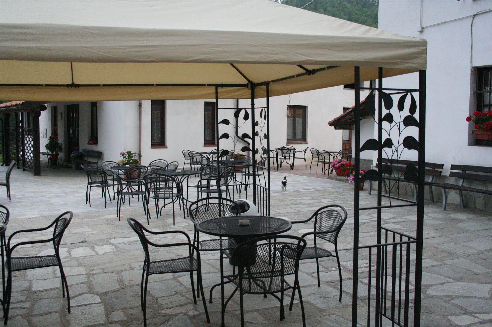 Agriturismo Cascina Del Vai ไคโร มอนเตนอตเต ภายนอก รูปภาพ