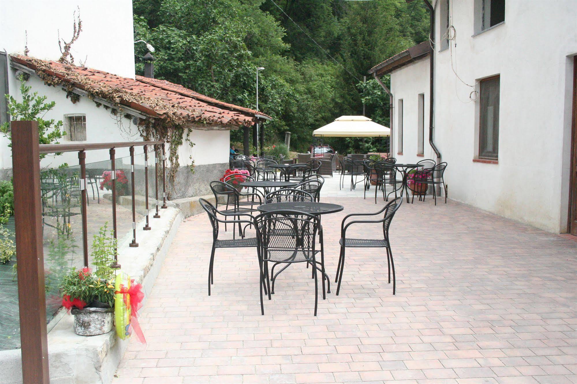 Agriturismo Cascina Del Vai ไคโร มอนเตนอตเต ภายนอก รูปภาพ