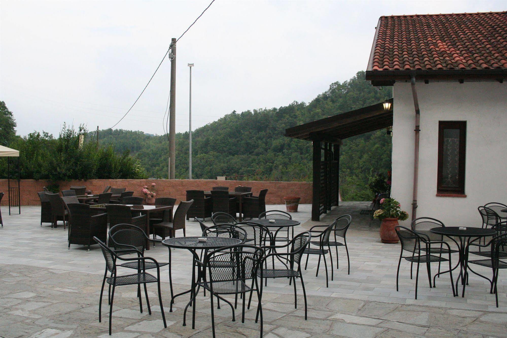 Agriturismo Cascina Del Vai ไคโร มอนเตนอตเต ภายนอก รูปภาพ
